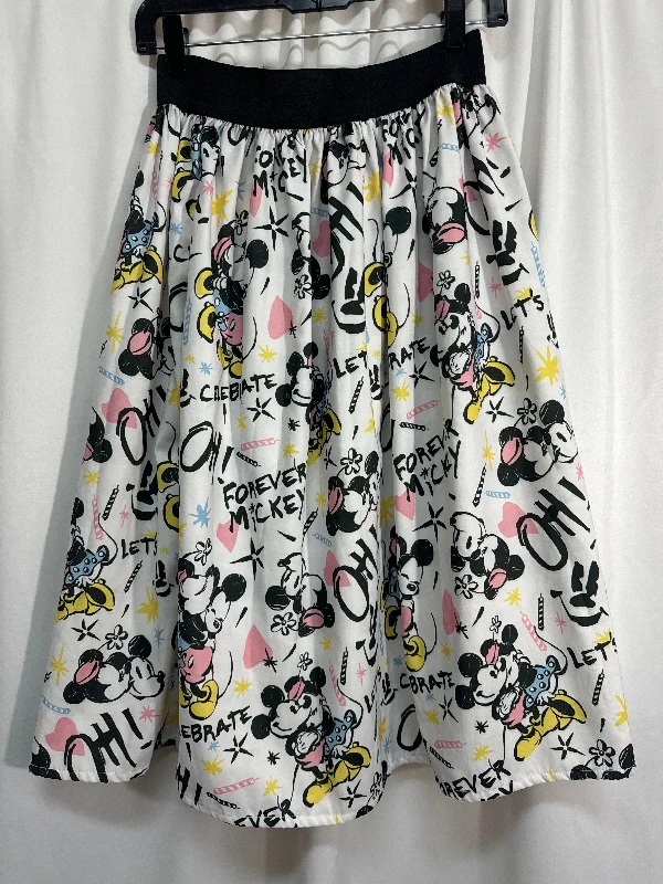 Skirt Midi By Clothes Mentor In White, Size: Xs